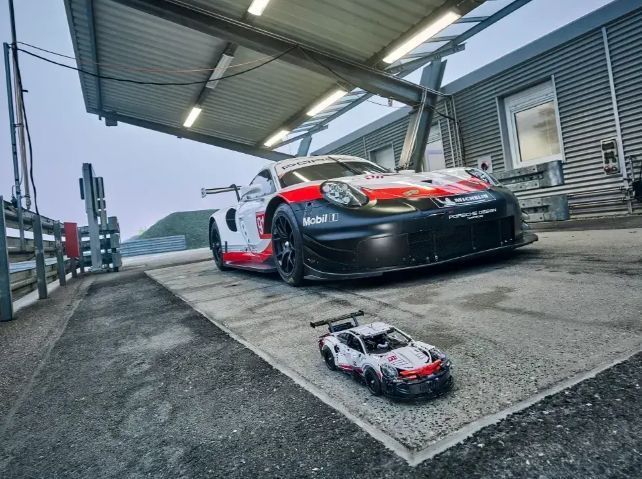 Technic Porsche 911 RSR Building Set