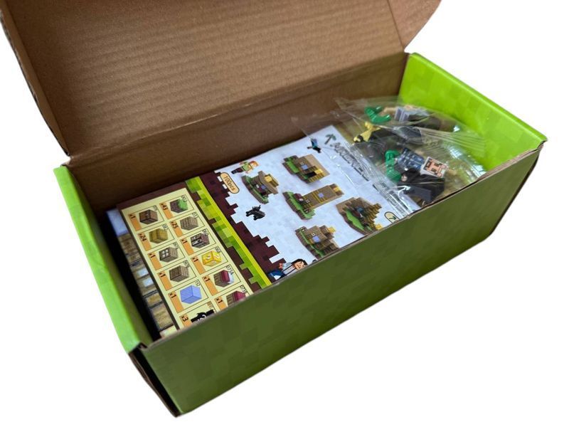 Magnetic Constructor Minecraft Ranch House 100 Pieces + 3 Figures
